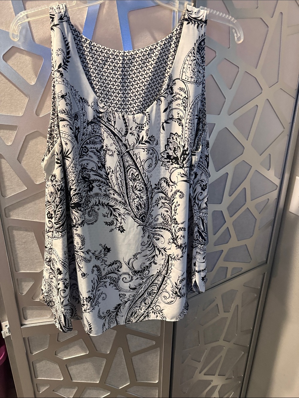 Women’s Black & White Paisley Cold-Shoulder Tank Top